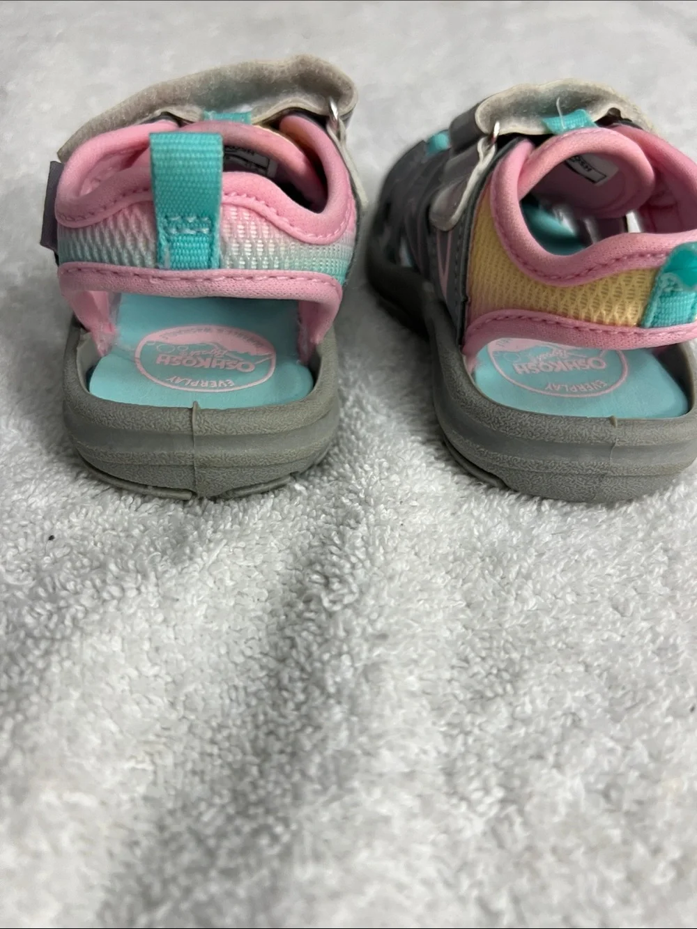 OshKosh B'gosh Gray Pink Teal Holographic Strap Kids Sandals (50)